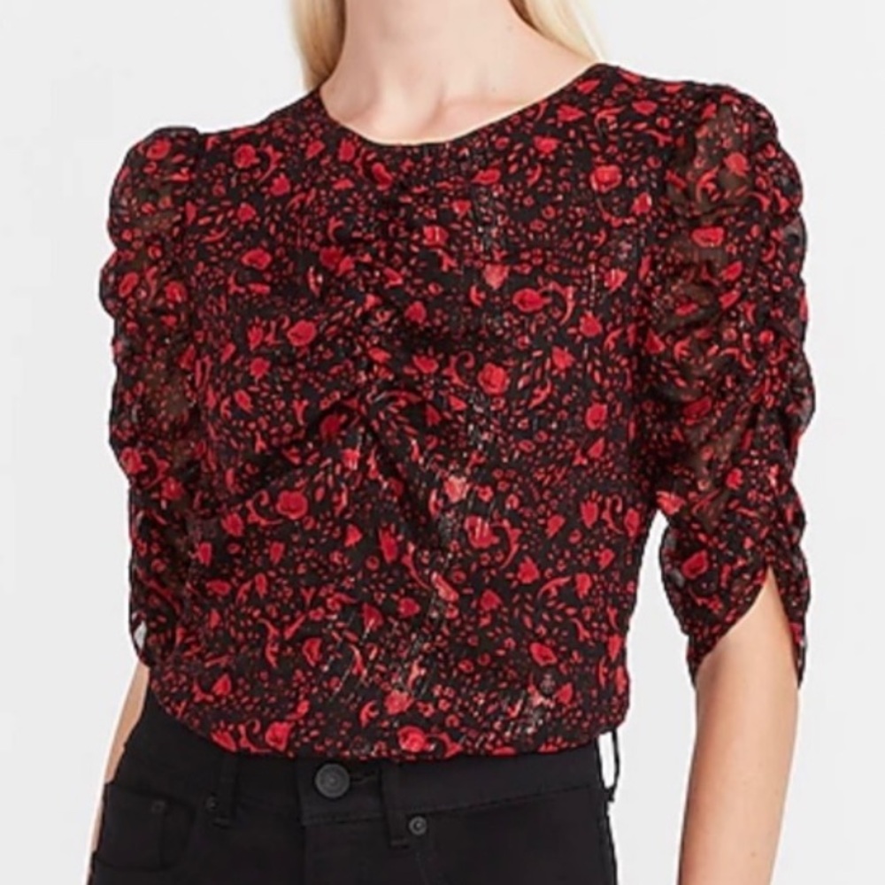 Women’s Express Floral Red and Black Metallic Crewneck Keyhole Blouse Top Small